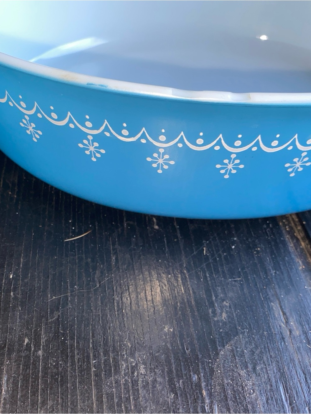 Pyrex White Lid with Blue Floral Band Covered Casserole - Picture 7 of 8